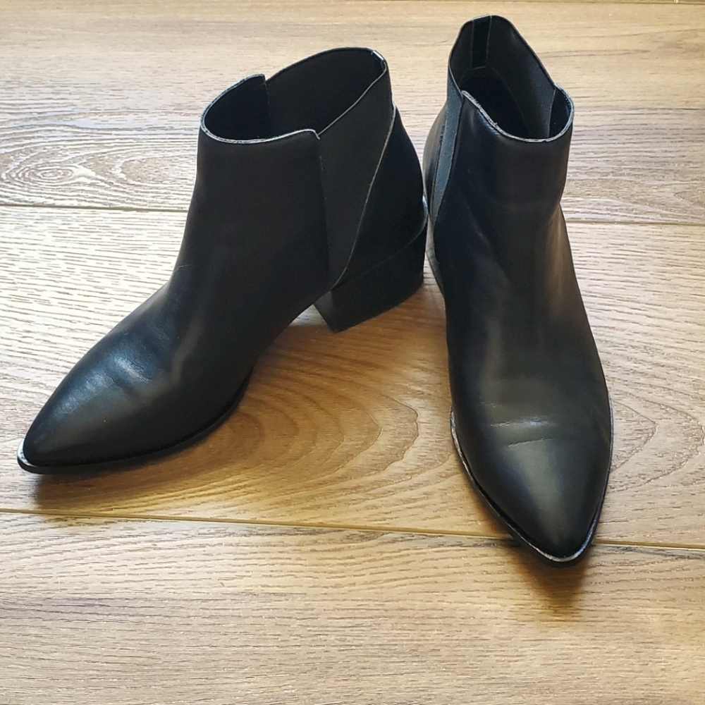 Chinese Laundry Finn Chelsea Booties